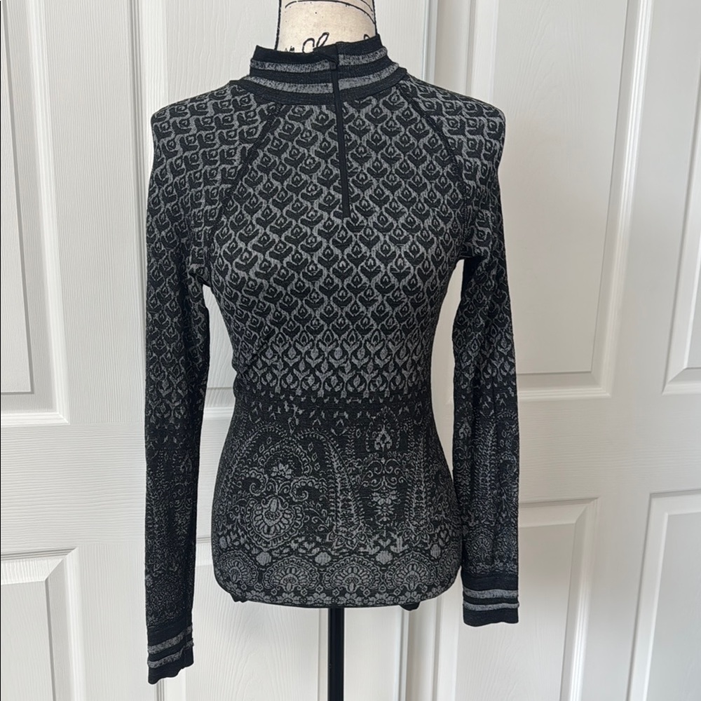 Athleta Black Patterned Women's Top